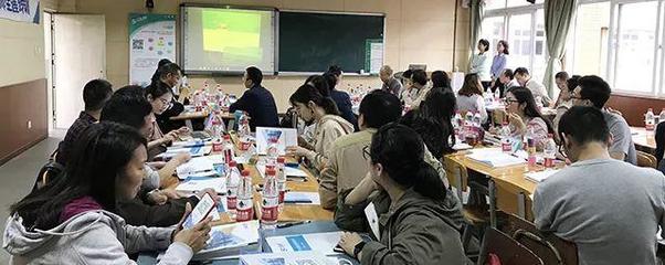 升華教育情懷，啟航生涯夢想——成都市中學(xué)教師生涯培訓(xùn)與教育咨詢活動