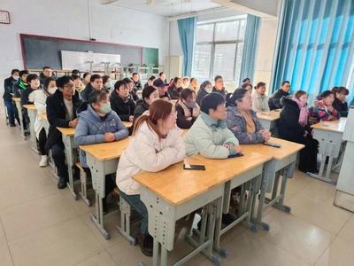 家校攜手，共育未來——羊里中學(xué)初一級部成功舉辦家庭教育培訓(xùn)會